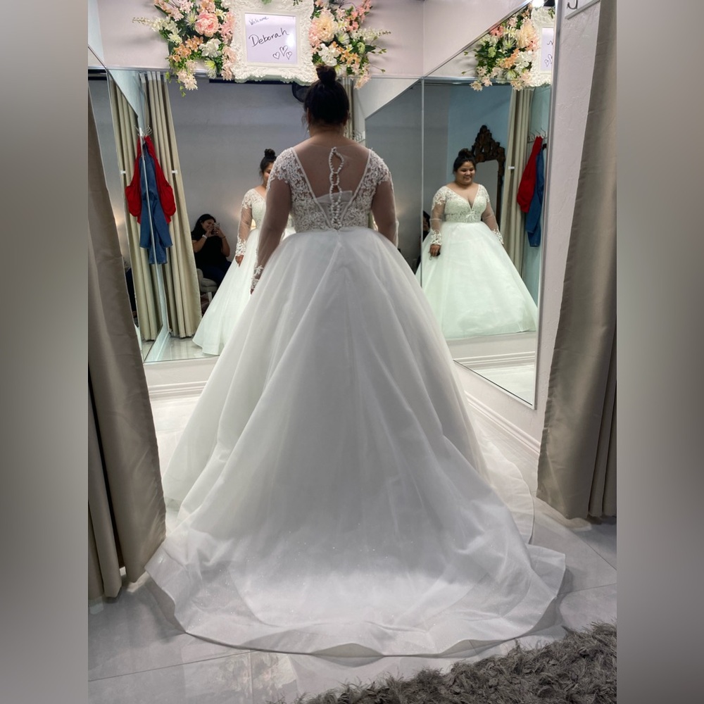 New Wedding Dress Never Worn